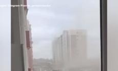 Ucraina, bombardato un edificio residenziale a Gostomel