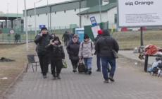 Ucraina, esodo in Polonia dei profughi dalle frontiere di Maryka e Dothobyczow