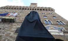 Ucraina: drappo nero su statua David in piazza a Firenze
