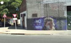 Argentina, un murale affianca la donna ferita in Ucraina alla bambina del Vietnam