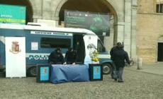 8 marzo, camper della Polizia a Lodi per la campagna "Questo non e' amore"