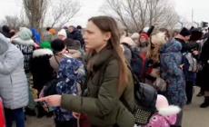 Ucraina, continua il flusso di profughi: le immagini dalla frontiera con la Moldavia