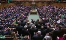 Ucraina, standing ovation della Camera dei comuni britannica per Zelensky