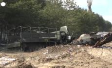 Mezzi corazzati distrutti dopo un attacco aereo russo - Video