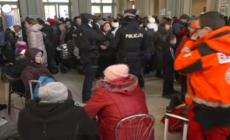 Ucraina, l'attesa dei profughi alla stazione del confine polacco