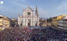Ucraina, a Firenze per chiedere la pace. Zelensky in video-collegamento
