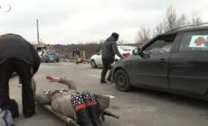 Ucraina, a Irpin gli abitanti restano per prendersi cura degli animali