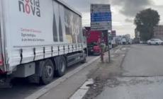 La protesta dei Tir, "perdiamo 2mila euro al mese"