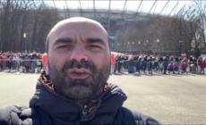 Centinaia di rifugiati in fila allo stadio di Varsavia per ottenere il Pesel