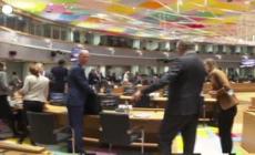 L'Ue spaccata sul petrolio russo, si' alla difesa comune