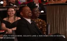 Oscar, Will Smith tira uno schiaffo a Chris Rock per una battuta sulla moglie