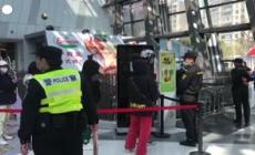 Shanghai in lockdown: i residenti della parte ovest svuotano i supermercati