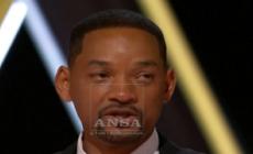 Hollywood lo condanna, Will Smith si scusa con Chris Rock