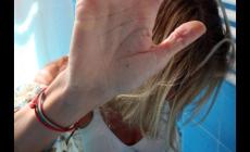 Molestie alle stagiste del centro estetico, condannato