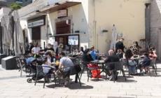 Caro bollette, aumenti a due cifre per pane e caffe'