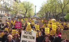 Francia, a Parigi in migliaia alla marcia per il futuro