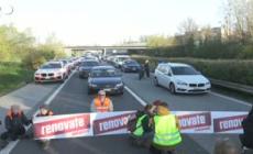 Clima: Svizzera, a Losanna ambientalisti bloccano l'autostrada