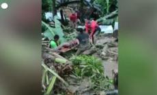 La tempesta Megi colpisce le Filippine, frane e inondazioni