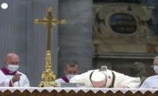 Papa ai sacerdoti: "Un prete mondano e' un pagano clericalizzato"
