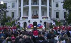 Usa, il presidente e la first lady aprono la 'caccia alle uova' alla Casa Bianca