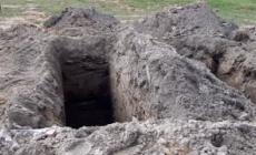 Ucraina, il cimitero di Bucha con le tombe appena allestite