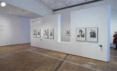 Berlino, 30 anni di ritratti di Angela Merkel in mostra al Museo storico tedesco