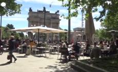 Covid, misure allentate ma tanti restano con le mascherine