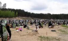 Ucraina, Irpin piange le vittime della guerra nel cimitero cittadino