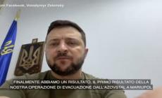 Zelensky: "Ogni cosa per salvare civili e militari da Azovstal"