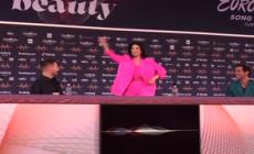 L'omaggio (con imitazione) di Laura Pausini a Raffaella Carrà: "Icona non solo per Italia" 