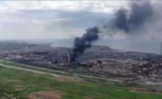 Ucraina, ancora fumo sull'Azovstal: le conseguenze degli attacchi russi