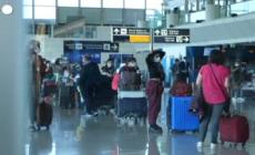 Addio mascherine in aereo, stop dal 16 su voli Ue