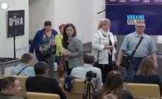 Ucraina, le famiglie dei soldati all'Azovstal: "E' un massacro, fateli evacuare"