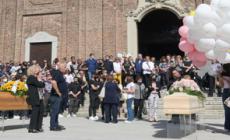 Madre e figlia uccise, in centinaia ai funerali a Samarate