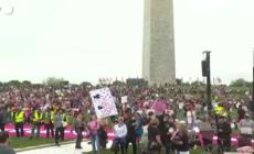 Washington, in migliaia lungo il National Mall per il diritto all'aborto