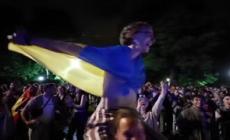 Torino, i festeggiamenti all'Eurovision village per la vittoria dell'Ucraina