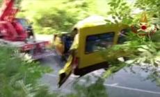 Scuolabus fuori strada alla Spezia, non c'erano bambini a bordo
