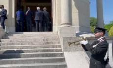 Draghi depone una corona d'alloro al Sacrario di Custoza