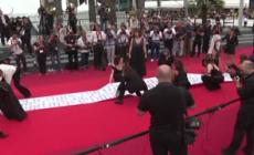 Cannes, femministe sul red carpet: "No ai femminicidi"