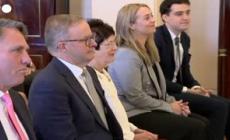 Il laburista Anthony Albanese giura come premier dell'Australia