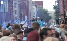 Il Manchester City vince la Premier League: grande festa con i tifosi