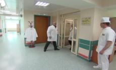 Mosca, Putin visita in ospedale i soldati russi feriti: "Sono tutti eroi"