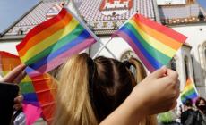 Sì a "genitore" al posto di "padre" e madre" sulla carta d'identità: coppia arcobaleno vince la causa