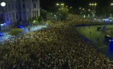Champions League, tifosi Real Madrid festeggiano in piazza