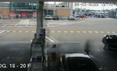 Modena, rischia di soffocare: donna salvata dalla Polizia - Video