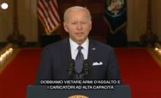Stati Uniti, Biden: "Dobbiamo vietare le armi d'assalto"