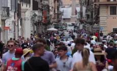 Roma, tanti turisti affollano la Capitale