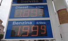 La benzina torna a salire, senza il taglio di 30 centesimi sarebbe record