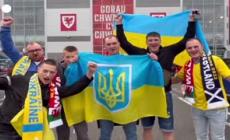 Qatar 2022, l'entusiasmo dei tifosi dell'Ucraina prima del playoff contro il Galles