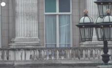 Giubileo di Platino, la Regina si affaccia a sorpresa dal balcone: folla in festa